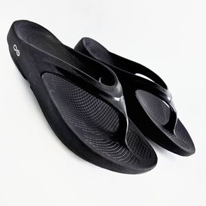 OOFOS OOlala Recovery Sandals, Black Flip-Flops Cushioned Comfort, Size 7 / 38
